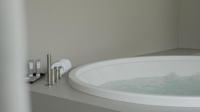 Double Room with Terrace and Hot Tub image 1