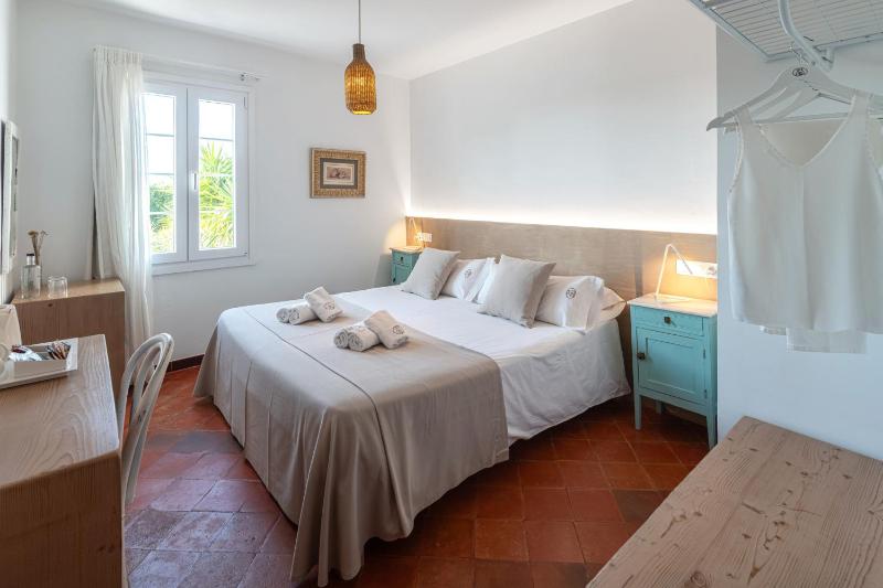 Double or Twin Room image 4
