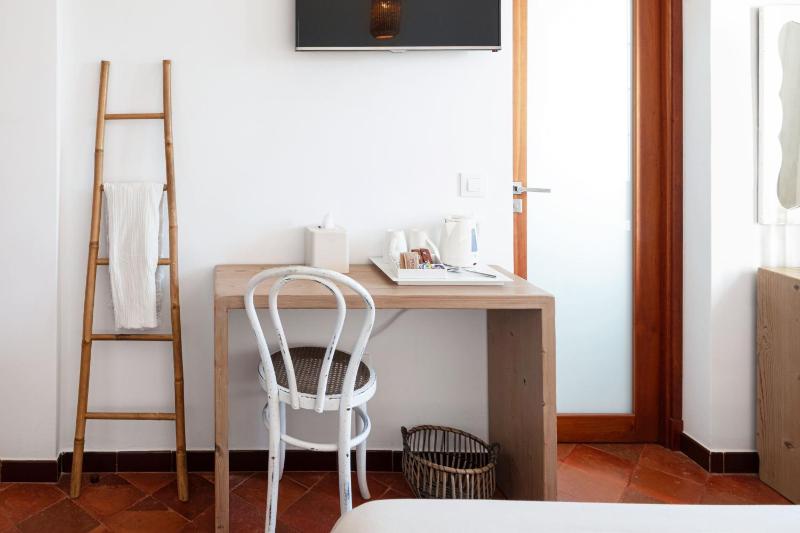 Double or Twin Room image 3