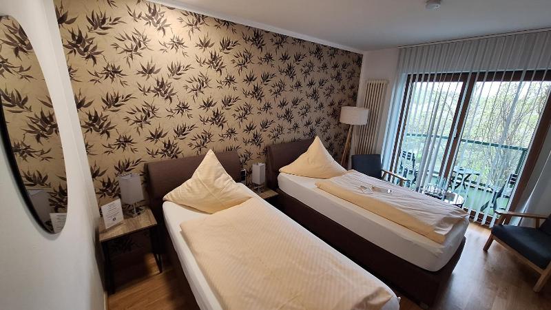 Standard Double Room image 3