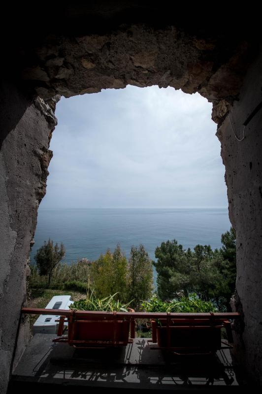 Studio Apartment with Sea View image 2