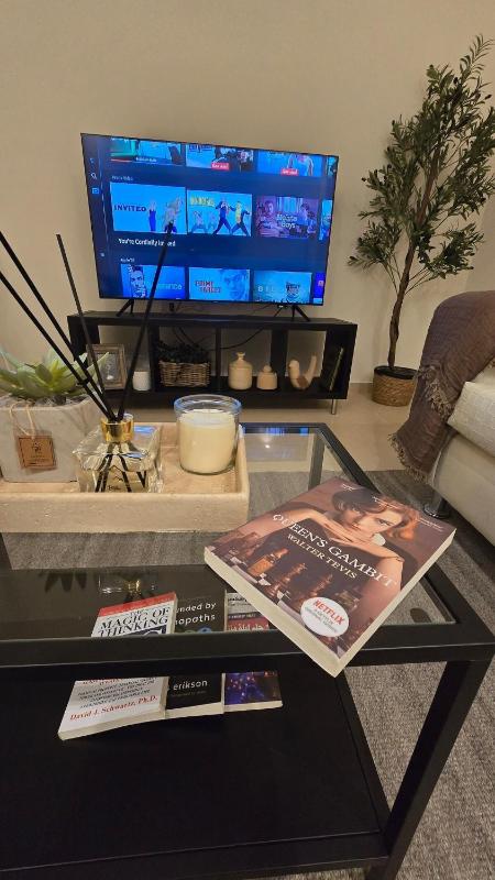 Modern One Bedroom with Steps from the Best Shops - image 13