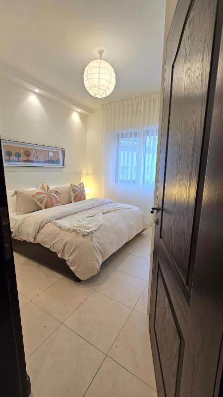 Modern One Bedroom with Steps from the Best Shops - image 14