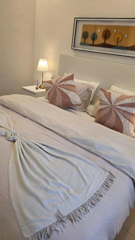 Modern One Bedroom with Steps from the Best Shops - image 16