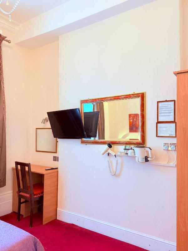 Double Room image 1