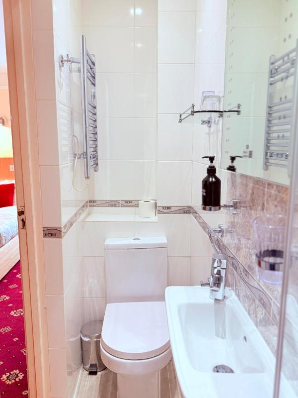 Twin Room image 1