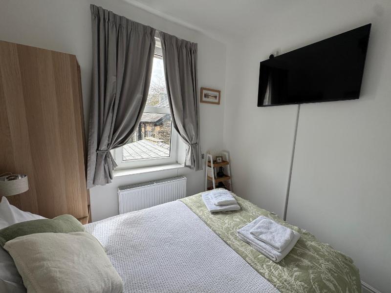 Denecrest Guest House - image 43