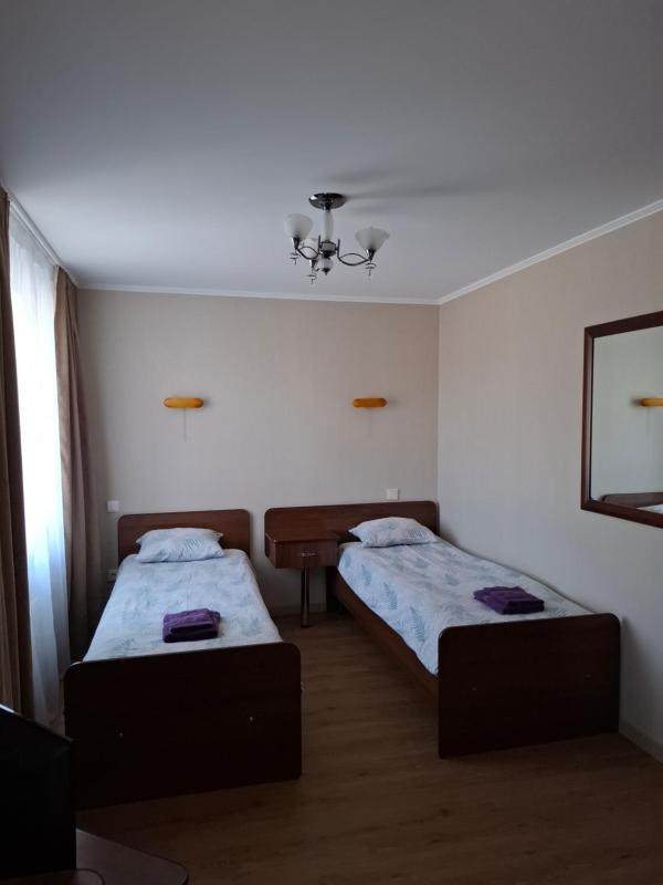 Twin Room image 2