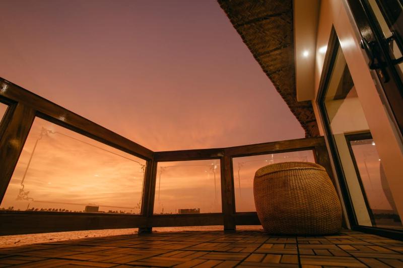 Elegant Boathouse - image 21