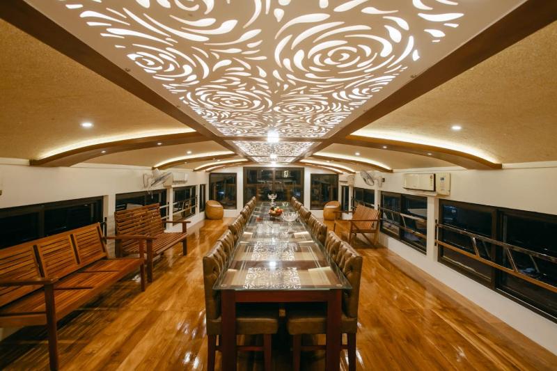 Elegant Boathouse - image 22