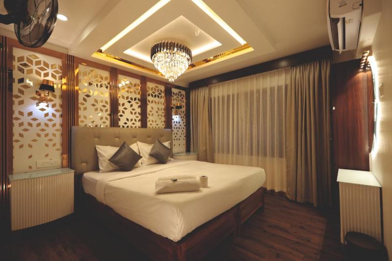 Elegant Boathouse - image 10