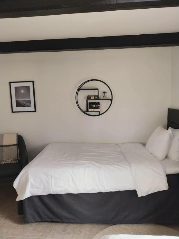 Twin Room image 1