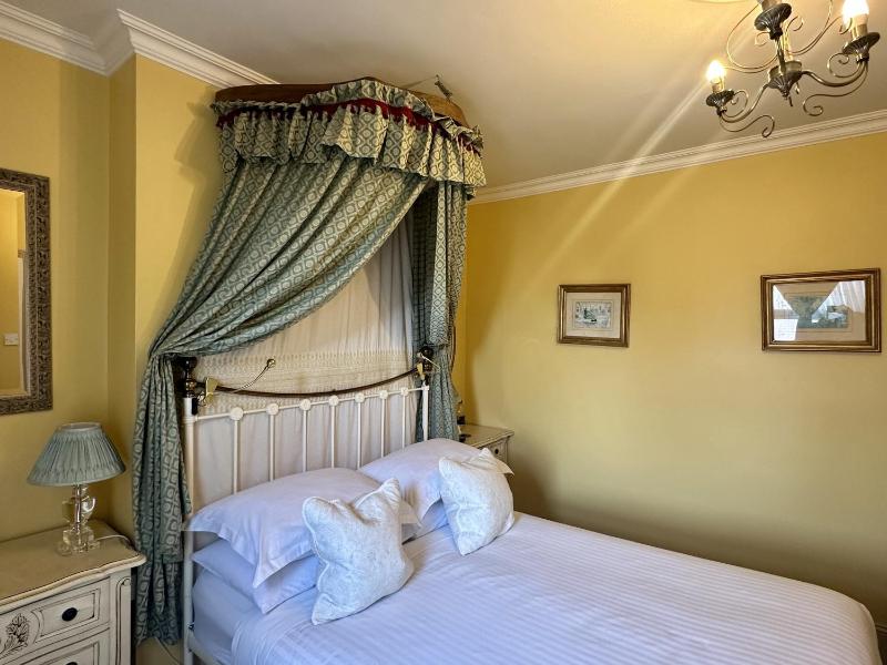Standard Double Room image 4