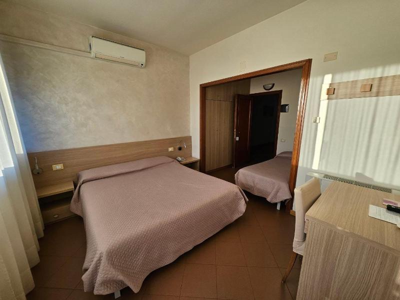 Triple Room image 4