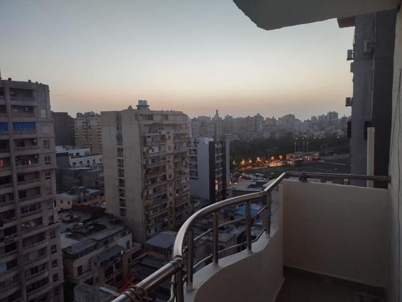 Charming 3-Bedroom Apartment in Alexandria with City View - image 5