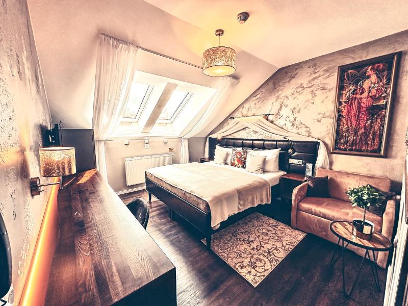 King Room image 3
