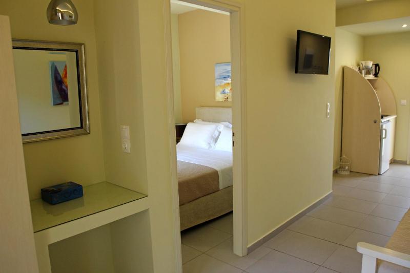 Superior One-Bedroom Apartment with Partial Sea View image 4