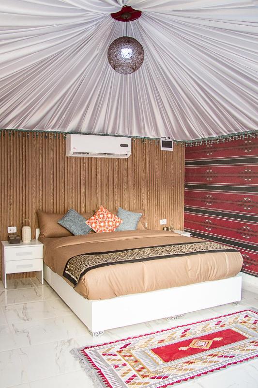 Desert Season Luxury Camp Wadi Rum Boutique Tents & Stargazing - image 12
