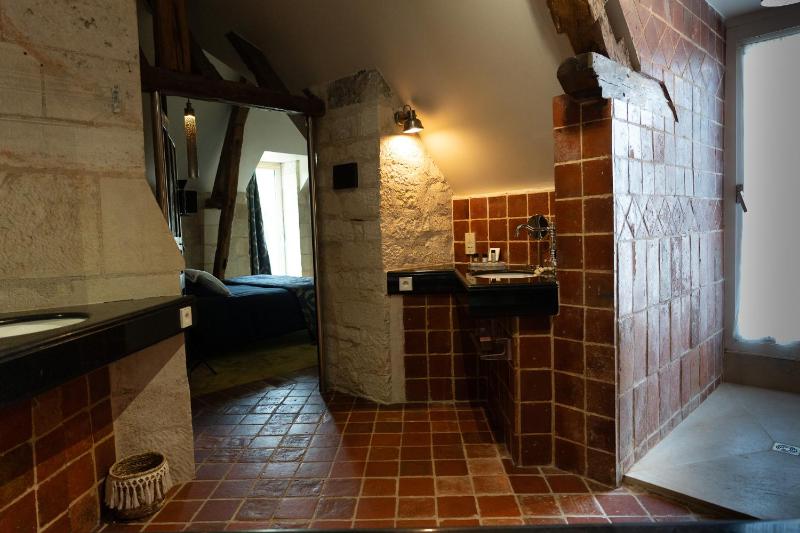 King Room with Balcony image 1
