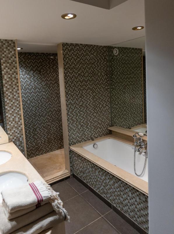 Double Room image 4