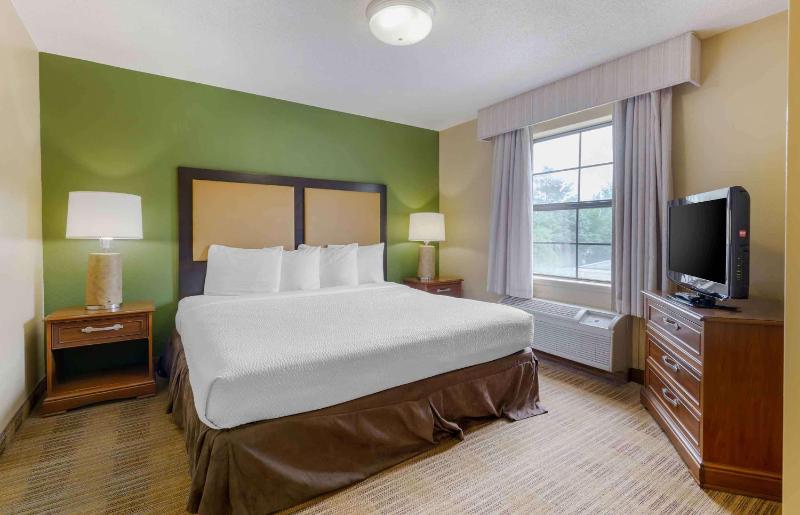 Deluxe Studio with 1 King Bed - Non-Smoking image 1