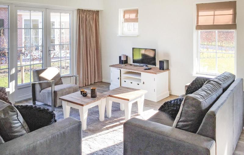 Three-Bedroom Holiday Home  image 1