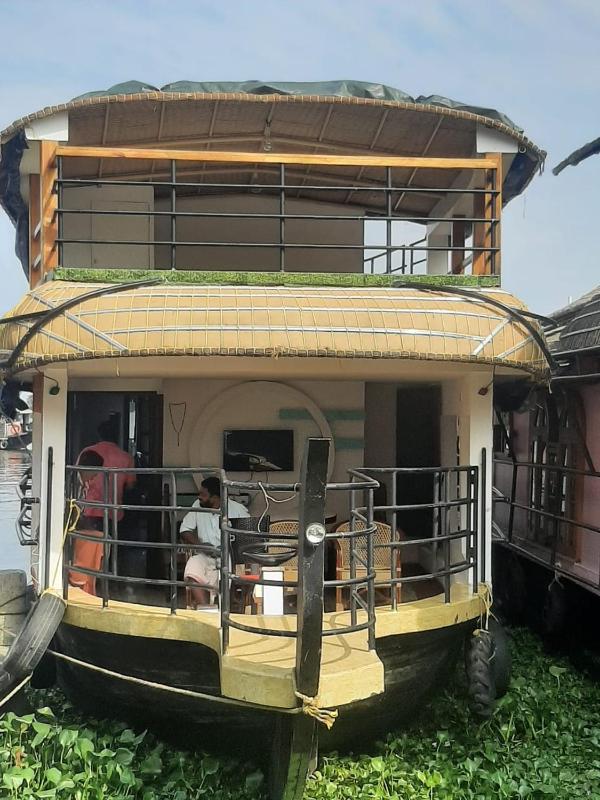 Upper Deck Boathouse - image 13