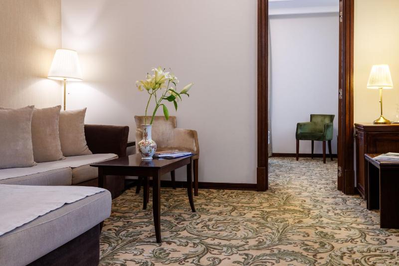 Suite with Balcony image 3