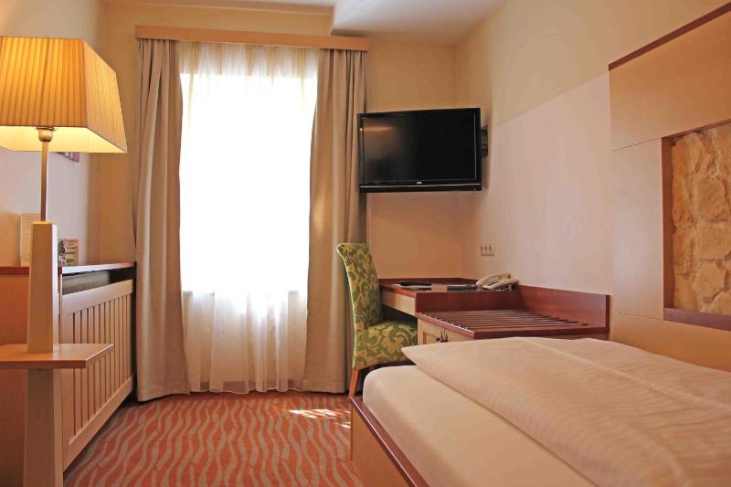 Comfort Single Room image 4