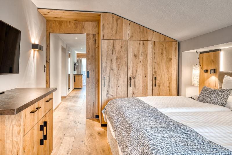 Deluxe Family Suite with Balcony image 4
