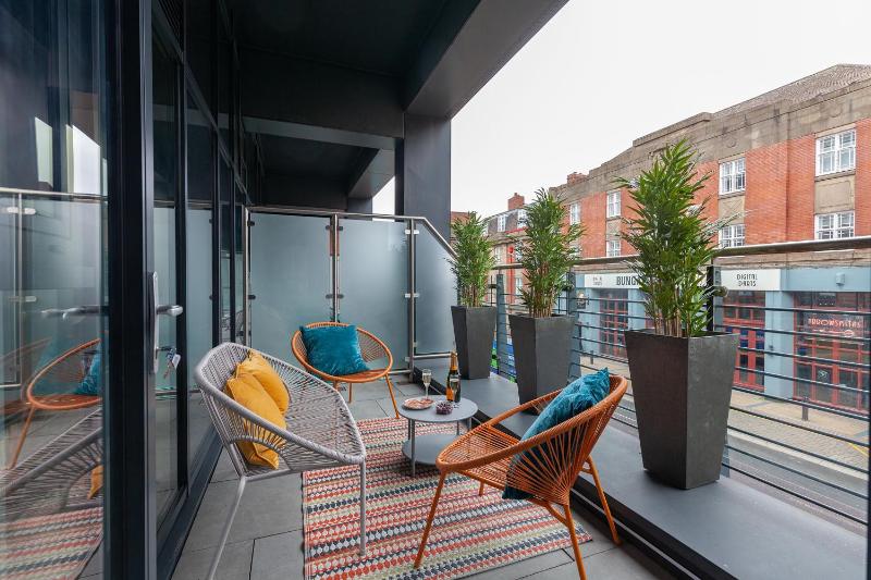 One-Bedroom Apartment with Balcony image 4