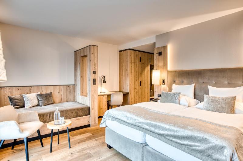 Suite with Balcony image 1