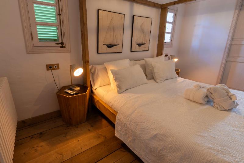 Deluxe King Suite with Spa access image 3