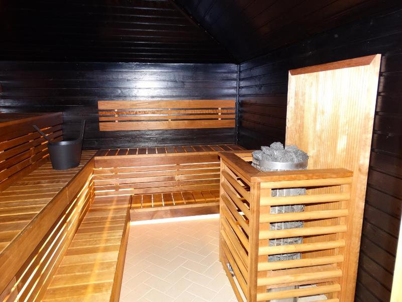 Deluxe Four-Bedroom Apartment image 3