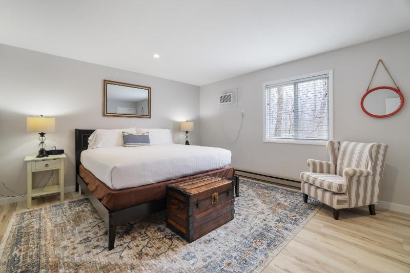 Deluxe King Room image 1