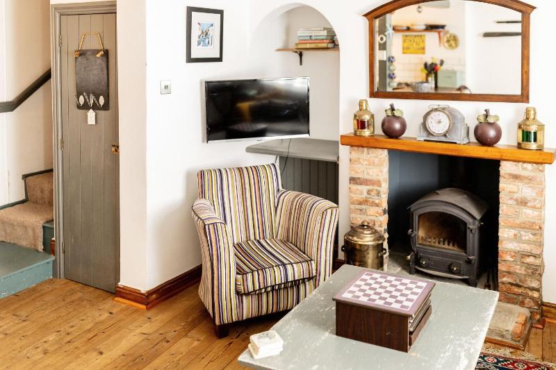 Quaint Fishermans Cottage 2-Bed with Sea Views - image 15