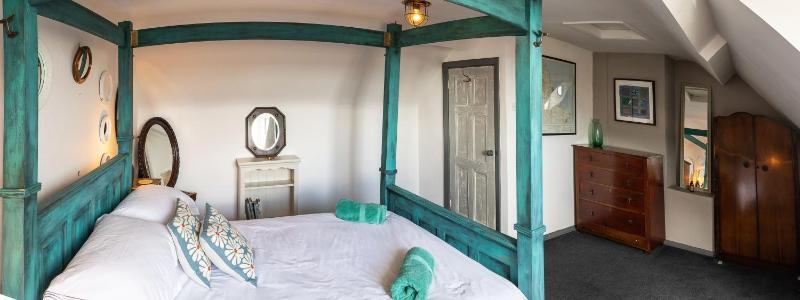 Quaint Fishermans Cottage 2-Bed with Sea Views - image 11