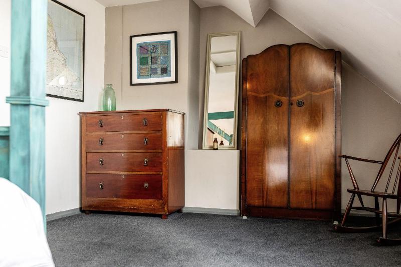 Quaint Fishermans Cottage 2-Bed with Sea Views - image 21