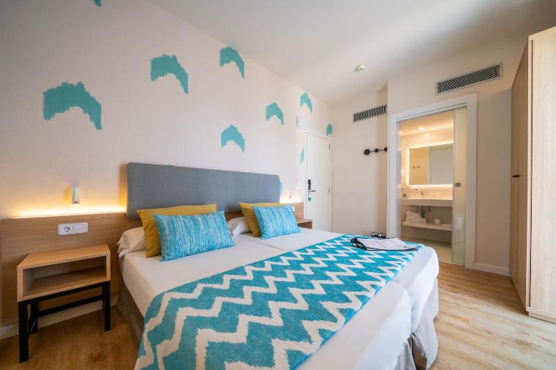 Double Room image 3