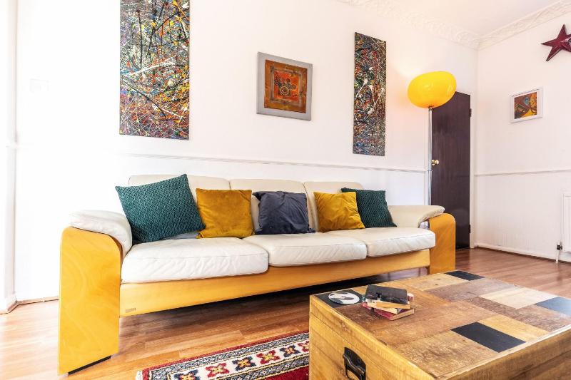 Mid-Century Seascape Home 3-Bed Free Parking - image 28