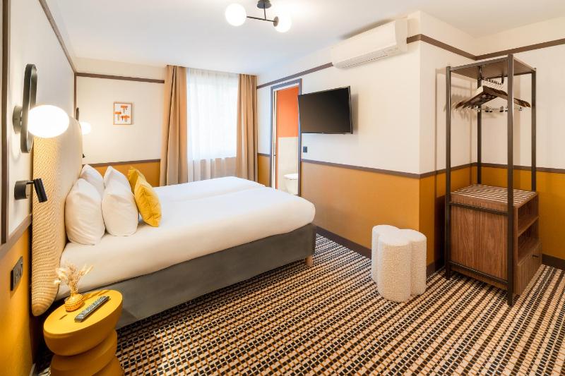 Standard Twin Room - Non-Smoking image 4
