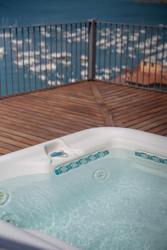 Queen Room with Spa Bath image 3