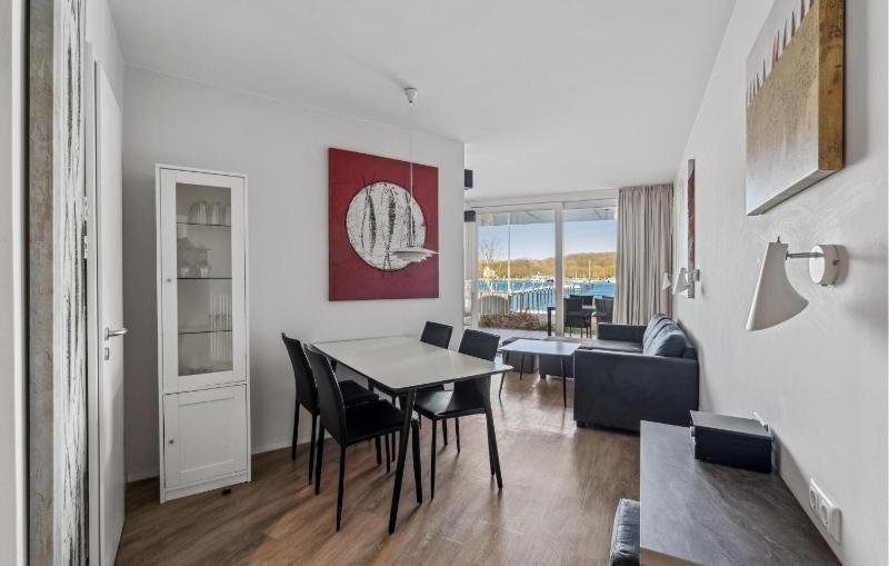 One-Bedroom Apartment image 1