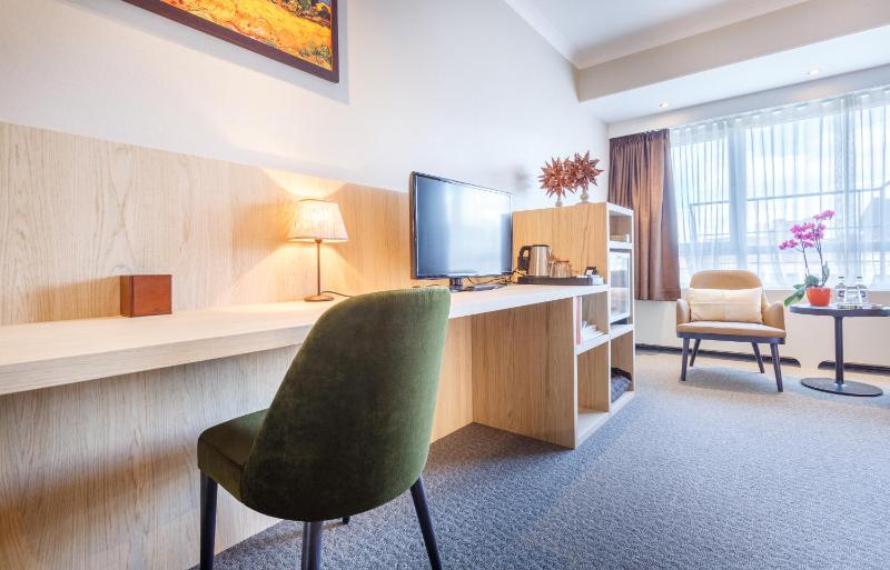 Classic Double Room image 3