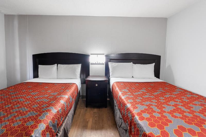 Double Room with Two Double Beds - Mobility Accessible/Non-Smoking image 2