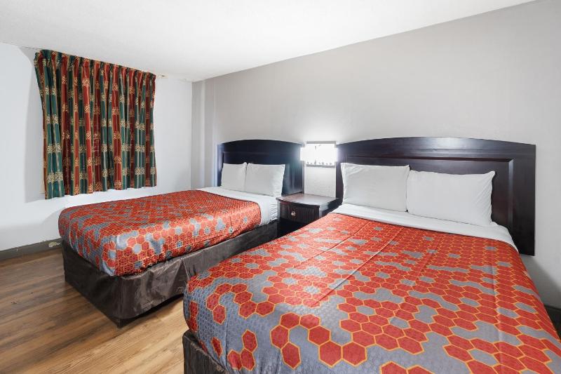 Double Room with Two Double Beds - Smoking image 1