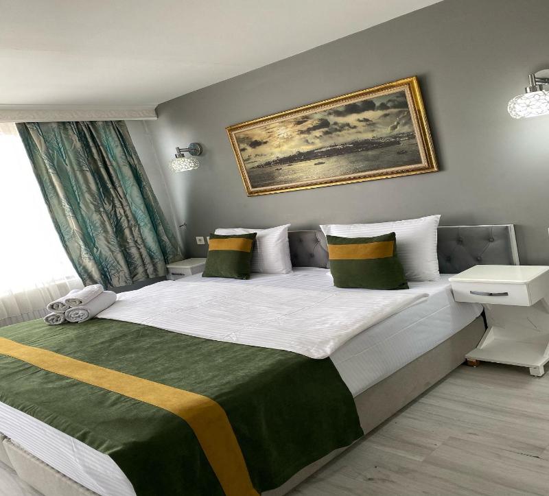 Standard Double Room image 4