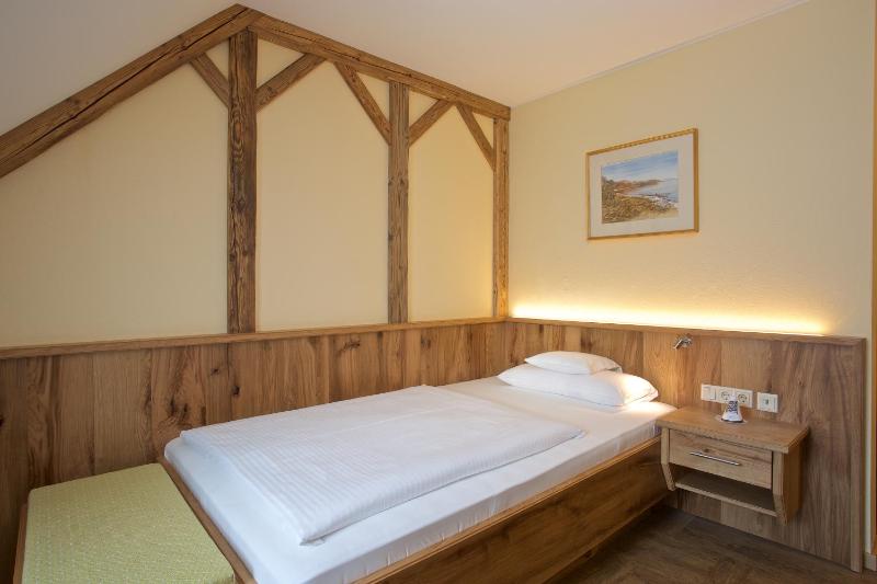 Standard Single Room image 3