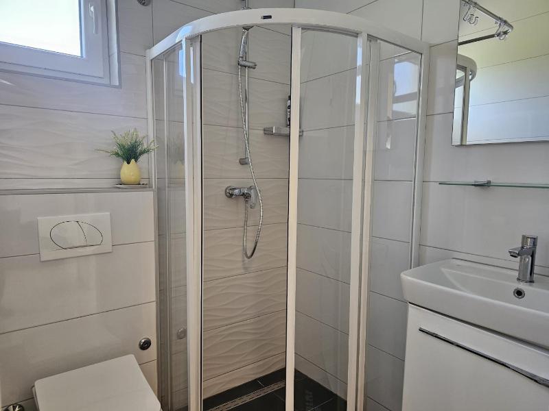 Una Luxury Home - image 10