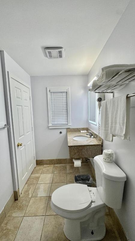 Deluxe Queen Room - Non-Smoking image 2